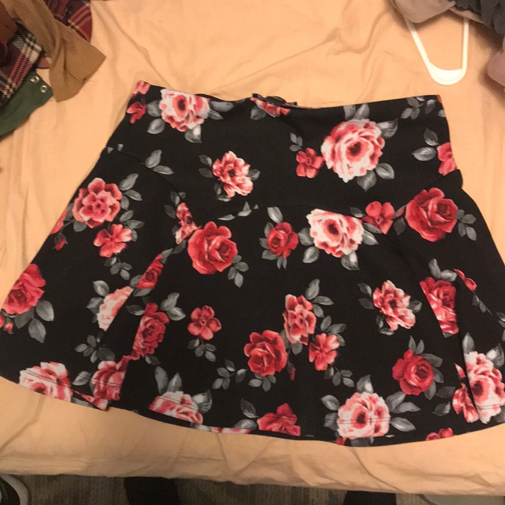 Black skirt with rose designs